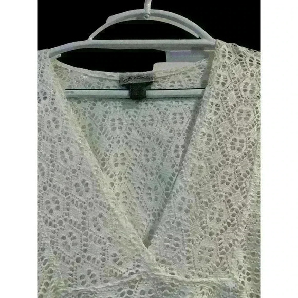 J. Valdi Swim Cover Up Women’s Medium White Eyelet Lace Crochet Look V-Neck - Picture 7 of 8